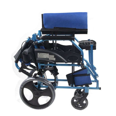 Silla de ruedas plegable de aluminio con frenos en los manillas, color azul